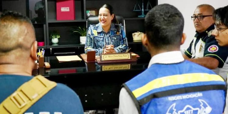 Gobierno de Zacapu apoyará en todo a bomberos, quienes son clave para el bienestar de la población: Mónica Valdez