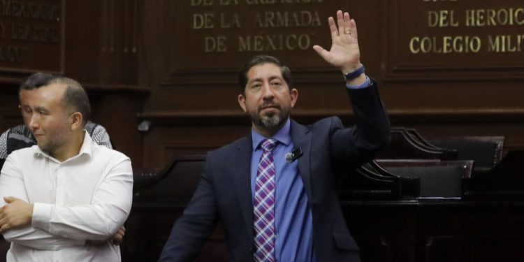 Impulsar la costa michoacana como destino turístico mundial, propone Abraham Espinoza