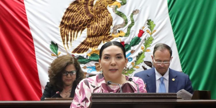 Incrementar sanciones a quienes difunda imágenes de violencia de mujeres y menores e información propone Adriana Campos Huirache