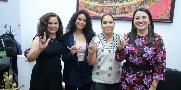 Las dos mujeres condecoradas, dignas de ser emuladas por todas: Melba Albavera