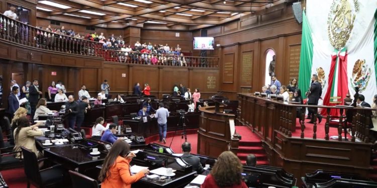 Avala Congreso diez Glosas del Tercer Informe de Gobierno