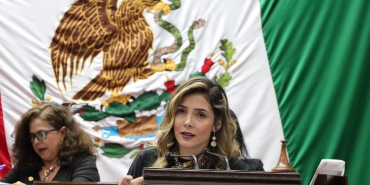 Propone Brissa Arroyo tipificar como delito la violencia patrimonial a quien oculte transacciones conyugales