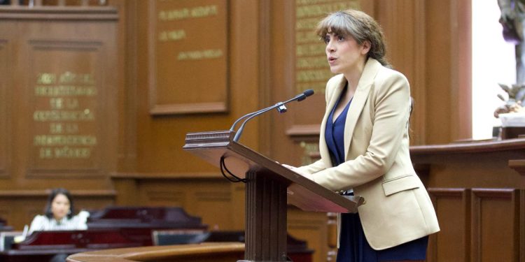 La diputada Giulianna Bugarini presenta iniciativa histórica para combatir el ciberacoso en Michoacán