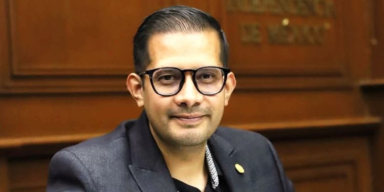 Pide Paz Torres mejores condiciones laborales para policías municipales de Michoacán