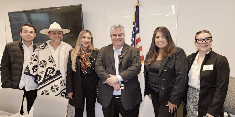 La Presidenta Municipal, Dayana Pérez fortalece la exportación de artesanías de Salvador Escalante a U.S.A.