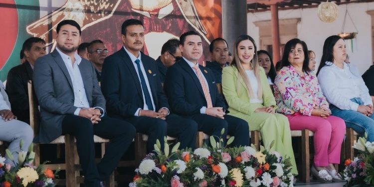 Conmemoran el 219 Natalicio de Benito Juárez en Salvador Escalante con Desfile y Acto Cívico