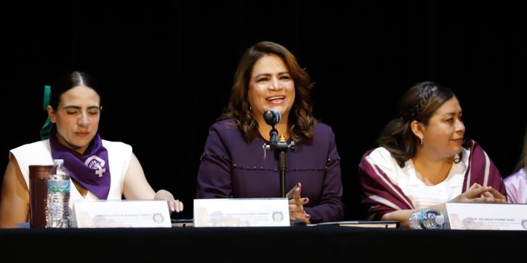 Llama Fabiola Alanís a consolidar avances en derechos de mujeres