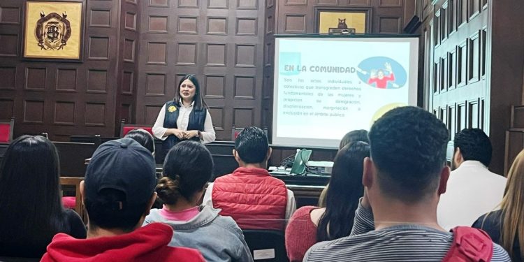 Lleva CJIM charlas en materia de prevención de la violencia de género a estudiantes de Derecho de la UMSNH