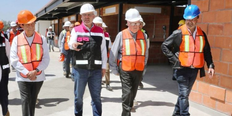 Julio Arreola acompaña al Gobernador en recorrido por el nuevo mercado de Pátzcuaro