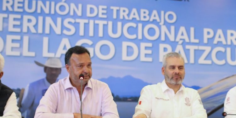 Julio Arreola Reafirma su Compromiso por la Preservación del Lago de Pátzcuaro