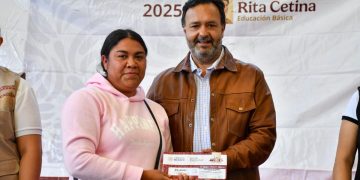 Julio Arreola refuerza su compromiso con la educación en Pátzcuaro