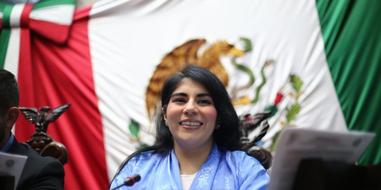 Impulsa Vanhe Caratachea reforma para proteger a menores separados de sus familias