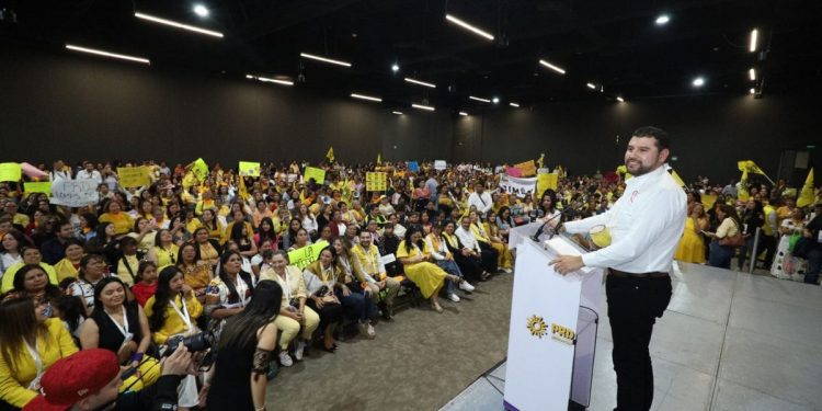 Llegó el momento de las mujeres, y en Araceli Saucedo, el PRD Michoacán tiene un digna representante: Octavio Ocampo