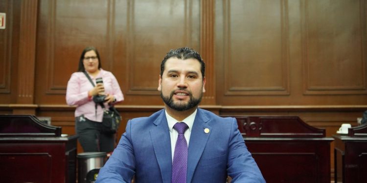 Octavio Ocampo respalda reforma que prohíbe a deudores alimentarios en el servicio público