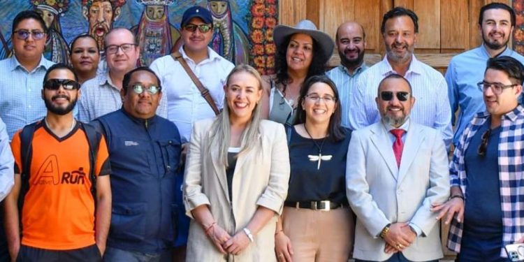 Julio Arreola fortalece lazos académicos y culturales con Ecuador