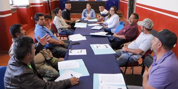 Refuerza Quiroga su compromiso con la comunidad migrante