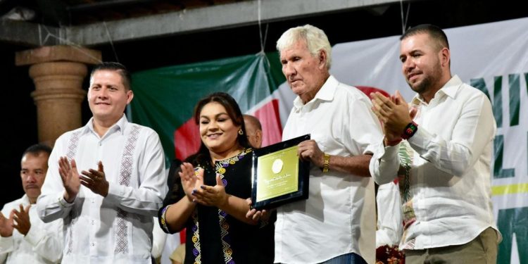 Celebra Reyes Galindo 118 años de La Huacana como municipio