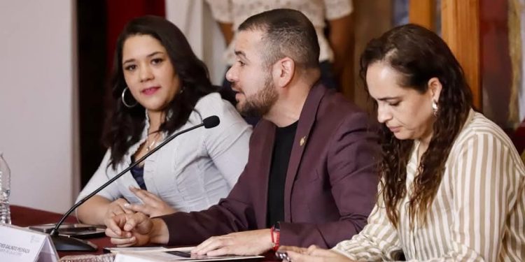 Pide Reyes Galindo impulsar ley de acompañamiento a víctimas de desplazamiento forzado en Michoacán