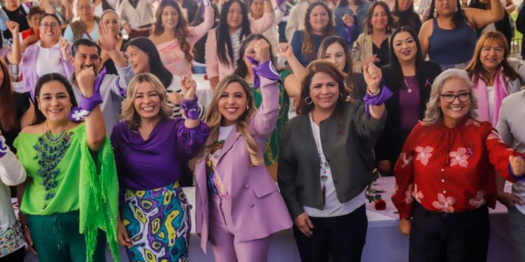 Cientos lo ratifican con Fabiola Alanís en Santa Clara del Cobre: “Es tiempo de mujeres”