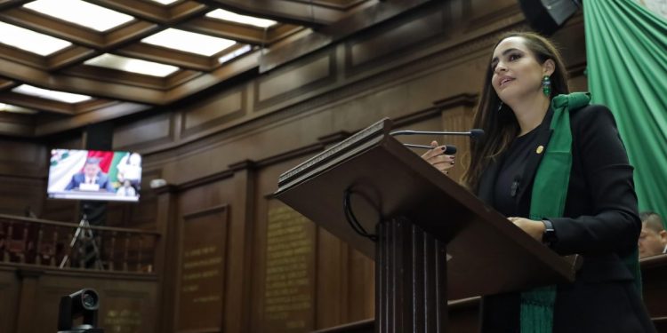 Propone Sandra Arreola sancionar por igual la tentativa de feminicidio y el feminicidio en Michoacán