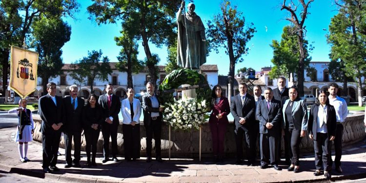 Julio Arreola preside la conmemoración del 460 aniversario luctuoso de Vasco de Quiroga