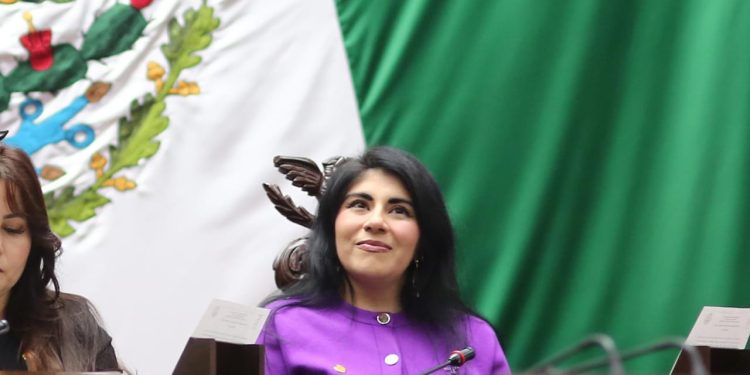 Reconoce Vanhe Caratachea la labor de mujeres destacadas en Michoacán