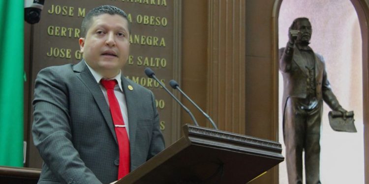 Vicente Gómez presenta iniciativa para incorporar operación de Comedores Comunitarios Gratuitos