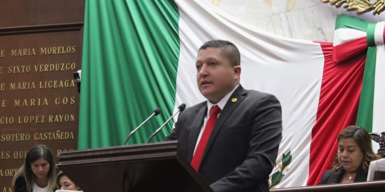 Ante el pleno, Vicente Gómez presentó iniciativas a favor del medio ambiente, en defensa de los animales y para la creación de un banco de alimentos estatal