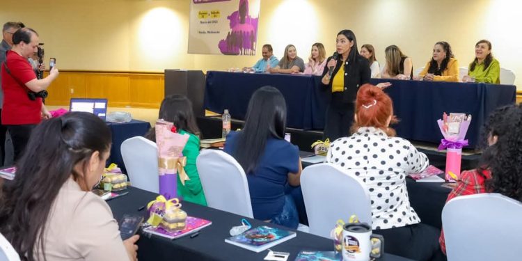 Es tiempo de mujeres y luchar por sus derechos es tarea permanente: Araceli Saucedo
