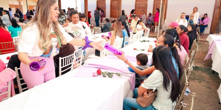 Más de 300 Mujeres Celebran su Fuerza y Empoderamiento en el Evento ‘Unidas Somos Más Fuertes’ en Salvador Escalante