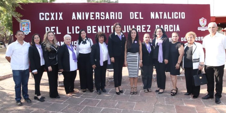 La Presidenta Fanny Arreola, rinde homenaje a Bénito Juárez