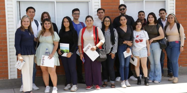 Promueve Fiscalía General uso de mecanismos alternativos de solución de controversias con estudiantes de Derecho