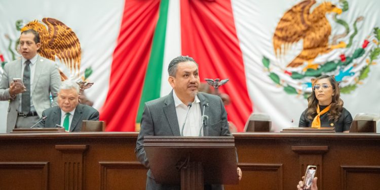 Urge declaratoria de constitucionalidad para garantizar el derecho de los trabajadores a salario justo y digno: Víctor Manríquez