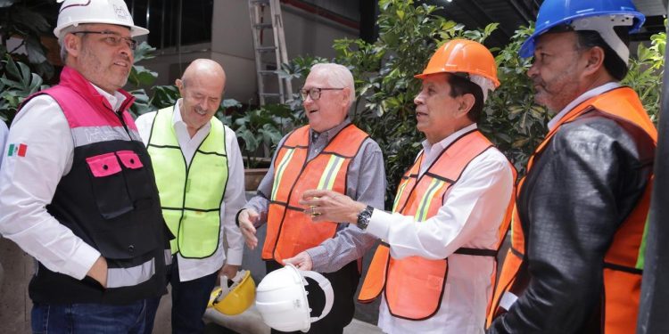 Expone Bedolla beneficios del mercado de Pátzcuaro a exgobernadores