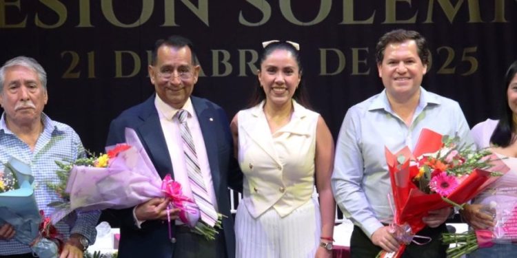 La presidenta municipal Fanny Arreola Pichardo encabeza Sesión Solemne.