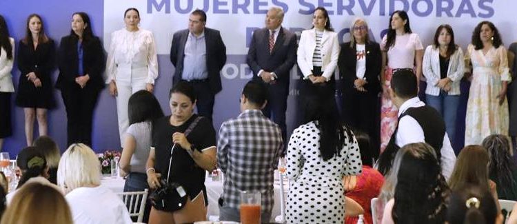 Reconoce Congreso del Estado a sus trabajadoras