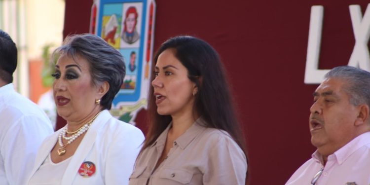 Fanny Arreola reconoce la escuela Morelos como parte de la transformación en la educación de Apatzingán