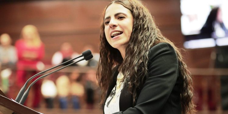 Hoy ganó el pueblo: Giulianna Bugarini logra la aprobación de la reforma que prohíbe la crueldad animal como espectáculo