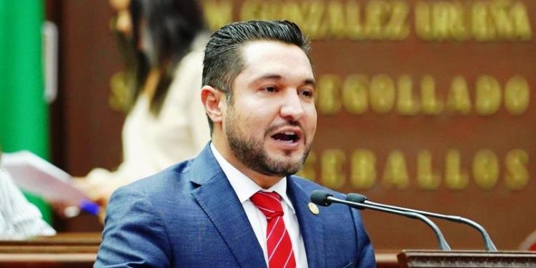 Helder Valencia plantea para Michoacán la no reelección consecutiva y combatir nepotismo