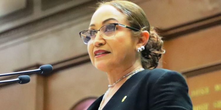 Diputada Itzé Camacho presenta iniciativa para la revocación de mandato en Michoacán