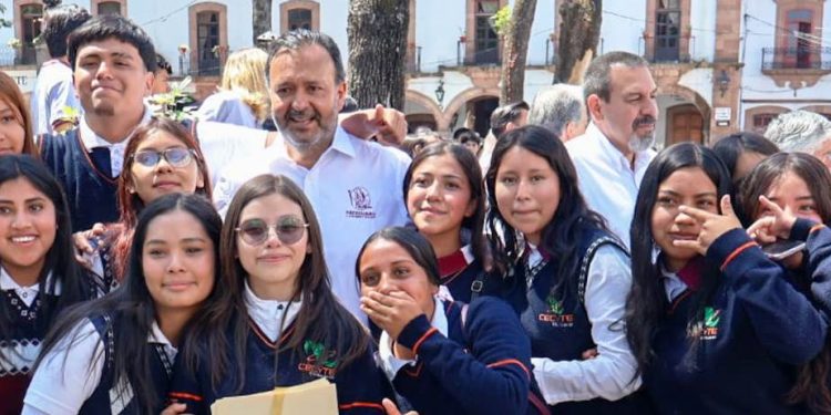 Julio Arreola reconoce a los primeros 350 Promotores Ambientales de Michoacán