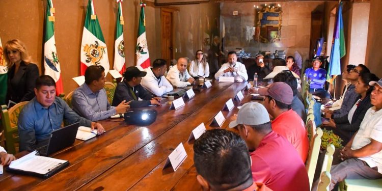 Julio Arreola respalda la Regata Nacional de Canotaje en Uruandén