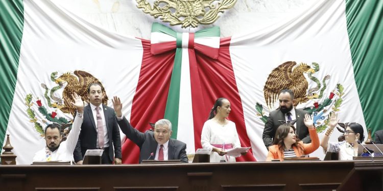 Reconoce 76 Legislatura el término Gobernadora en Constitución Michoacana