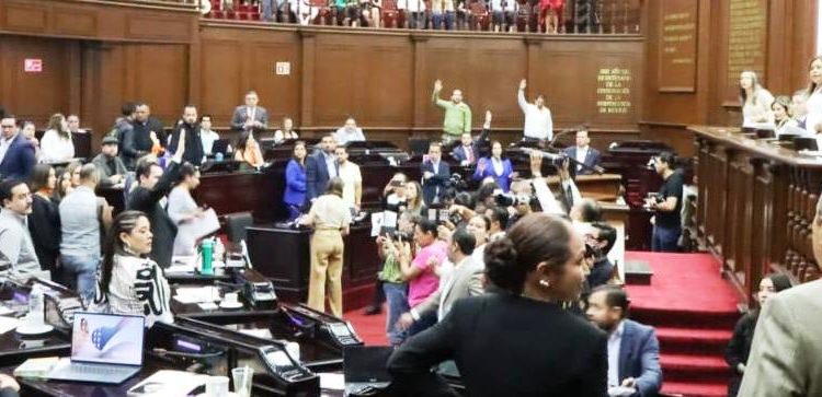 A comisiones la iniciativa para el reconocimiento de término gobernadora en Constitución de Michoacán