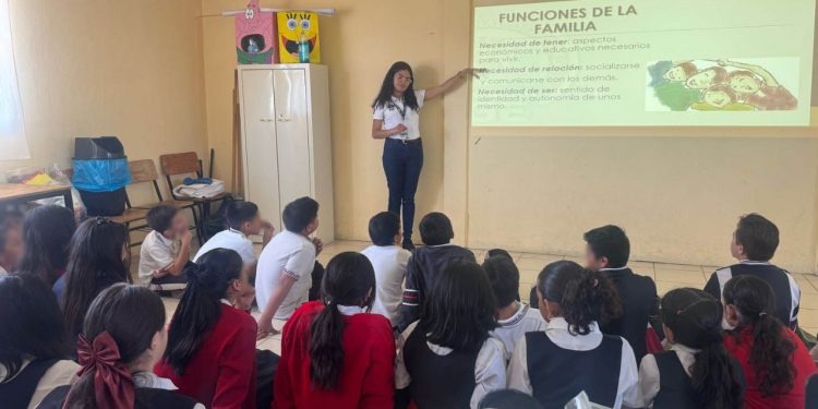 En escuela primaria de Tarímbaro, imparte FGE charla de prevención del bullying
