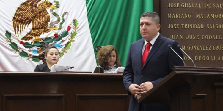 Presenta Vicente Gómez Núñez iniciativa de “Ley Silla” para trabajadores de instituciones públicas