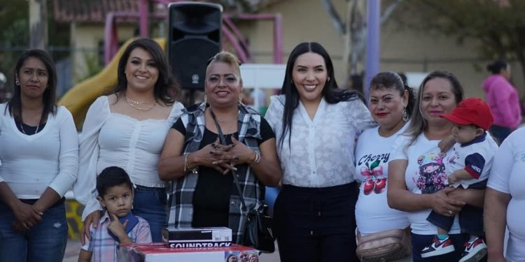 Adriana Campos se reúne con familias de Jacona y acuerdan trabajo conjunto para impulsar proyectos sociales