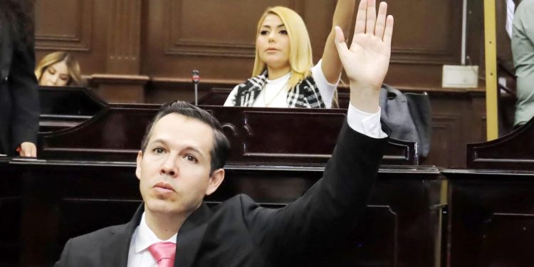 Impulsa Alfredo Anaya acuerdo para garantizar gestión sustentable del agua en Michoacán