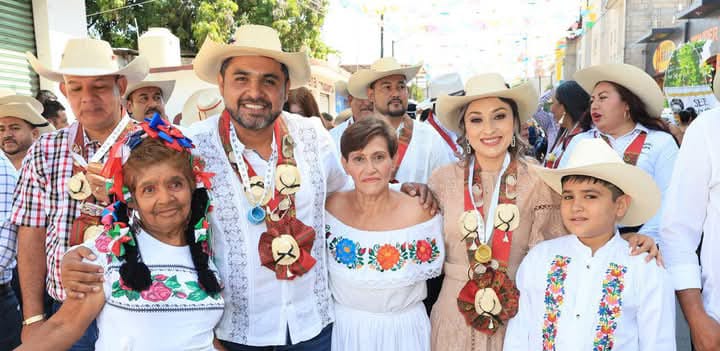 Con saldo blanco y éxito el desfile de la Expo Feria de Pascua Tuzantla 2025