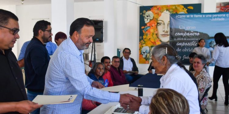Julio Arreola reconoce el compromiso de trabajadoras y trabajadores municipales en su etapa de jubilación
